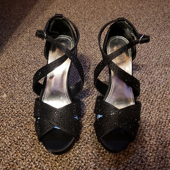 Sandals - Picture 1 of 2